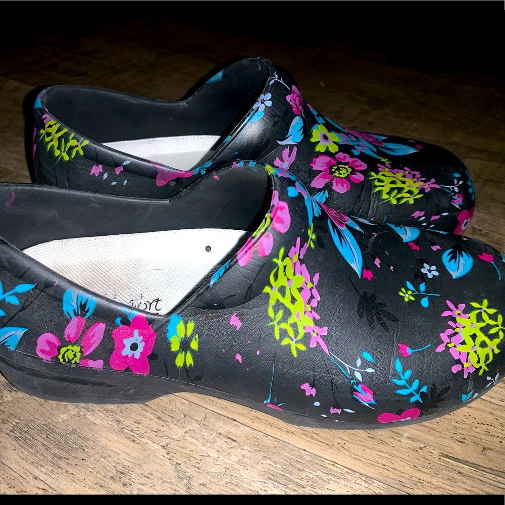 Slip-on Nursing Clogs with Floral Pattern